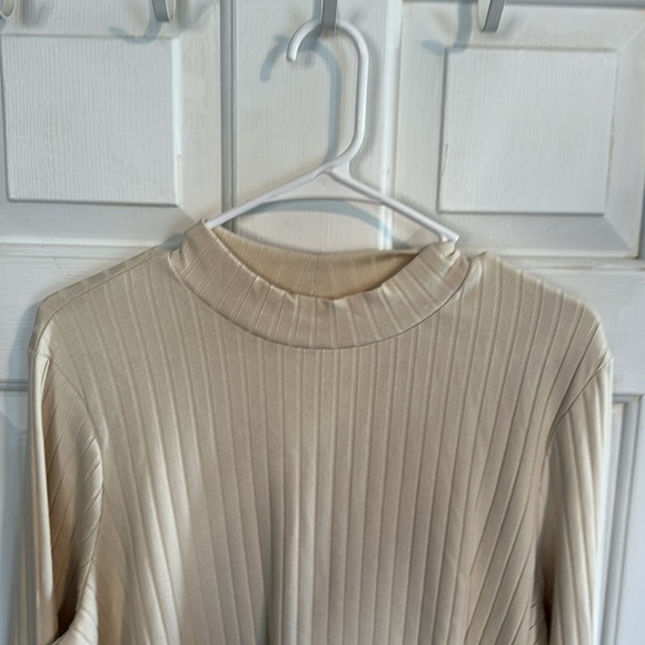NWT Old Navy Cream Long Sleeve size XL - Picture 2 of 4